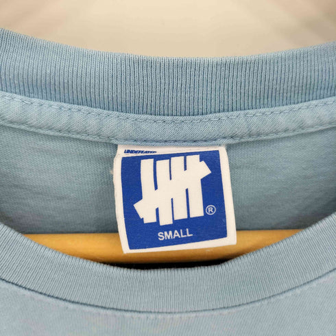 アンディフィーテッド UNDEFEATED SPORTS TEE ロゴプリント クルーネック半袖Tシャツ カットソー メンズ S
