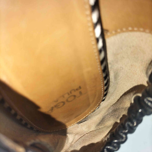 トーガプルラ TOGA PULLA BLACK EMBOSSED LEATHER ブラック エンボス レザー クロスストラップ バレエシューズ レディース JPN:38