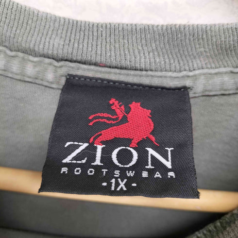 ザイオン ZION ALREADY AGAINST THE NEXT WARフロントプリントクルーネックTシャツ メンズ 1X