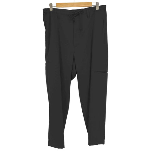 ワイズフォーメン Ys for men 25SS WOOL GABARDINE RIGHT AND LEFT LEG POCKETS PANTS ウール ギャバ ライト アンド レフト レッグ パンツ メンズ JPN:2