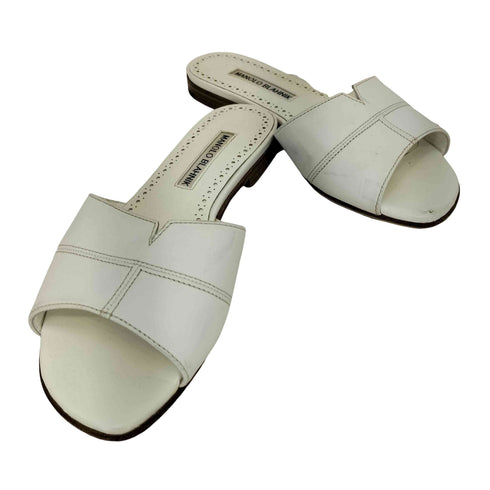 マノロブラニク MANOLO BLAHNIK Lasatte Notched Flat Leather Slide Sandal レディース