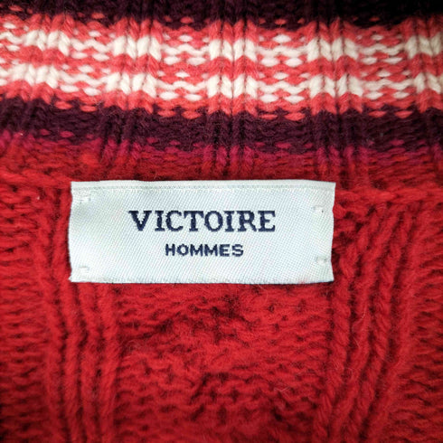 VICTOIRE ケーブル編みVネックニット メンズ