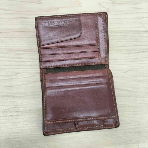 ラッキーストライク LUCKY STRIKE ロゴ 型押し エンボス レザー ウォレット 三つ折り財布 メンズ