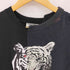 オニツカタイガー ONITSUKA TIGER GRAPHIC TEE グラフィック クルーネックTシャツ メンズ JPN:M