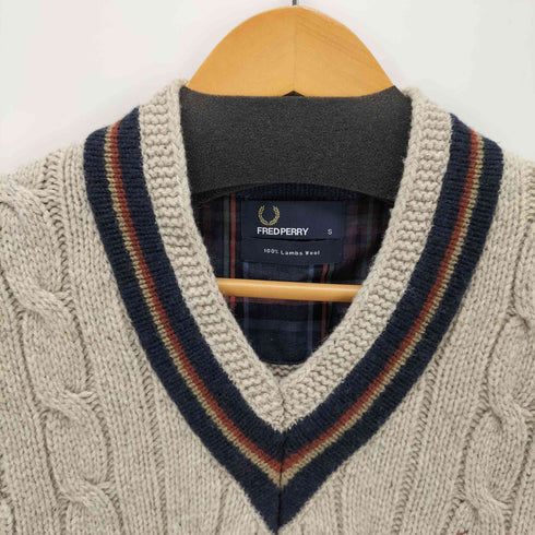 フレッドペリー FRED PERRY 月桂樹ロゴ刺繍 ウール100%ケーブルニットベスト メンズ JPN:S