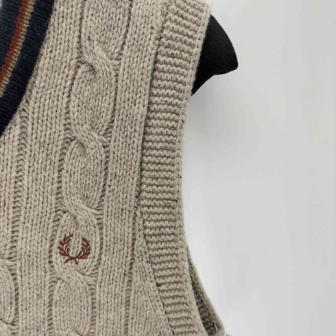 フレッドペリー FRED PERRY 月桂樹ロゴ刺繍 ウール100%ケーブルニットベスト メンズ JPN:S