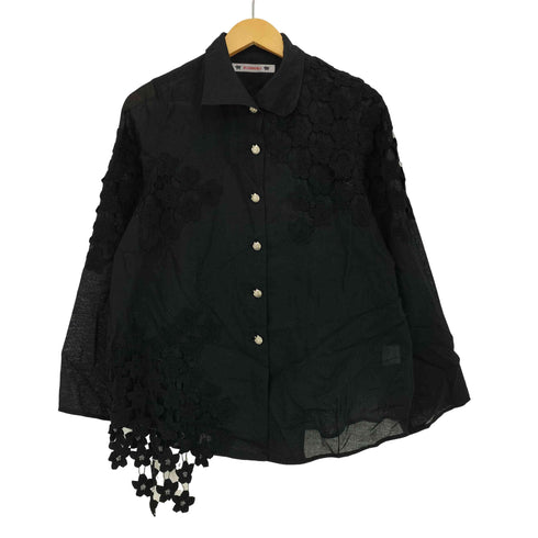 アルベロベロ OLLEBOREBLA オレボレブラ ぶたさんボタン 花柄レース装飾 メルトン 長袖シャツ レディース