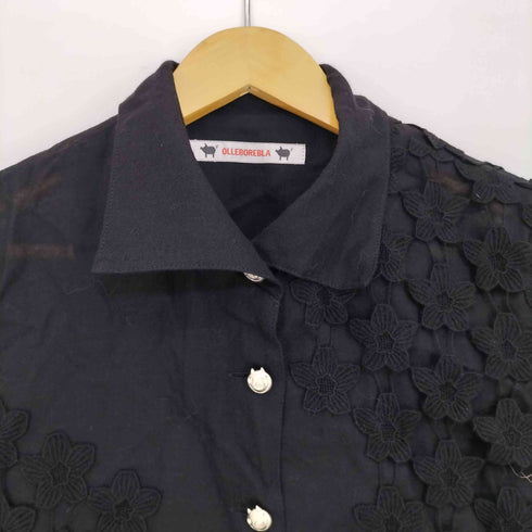 アルベロベロ OLLEBOREBLA オレボレブラ ぶたさんボタン 花柄レース装飾 メルトン 長袖シャツ レディース