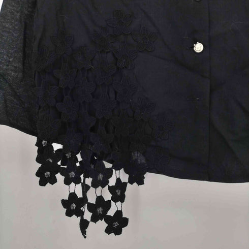 アルベロベロ OLLEBOREBLA オレボレブラ ぶたさんボタン 花柄レース装飾 メルトン 長袖シャツ レディース