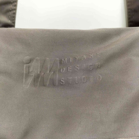 アイムプロダクトイッセイミヤケ im product ISSEY MIYAKE ロゴエンボス ボストンバッグ archive メンズ