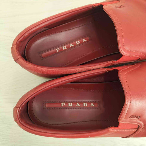 プラダ PRADA ロゴエンボス レザー スリッポン メンズ