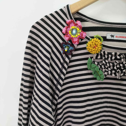 アルベロベロ OLLEBOREBLA フラワーモチーフ付き アシンメトリー ボーダーカットソー レディース