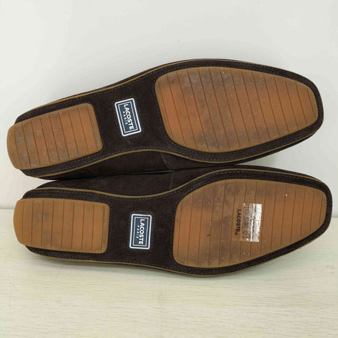 ラコステ LACOSTE ロゴ型押し スエード モカシン ローファー メンズ EUR:43