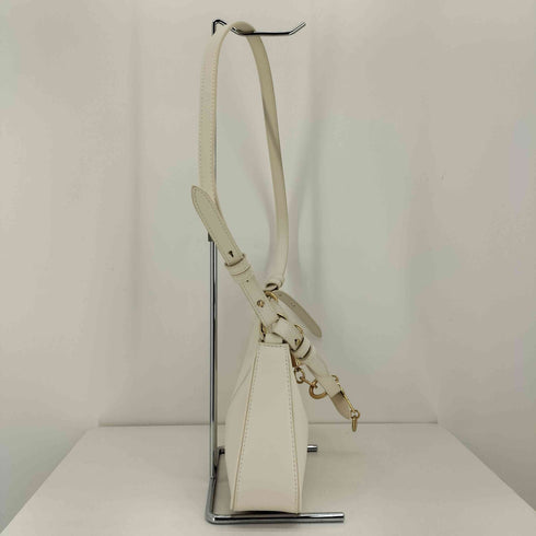 チャールズアンドキース CHARLES&KEITH 23AW ロック&キーチェーン ハンドル トラペーズ バッグ レディース