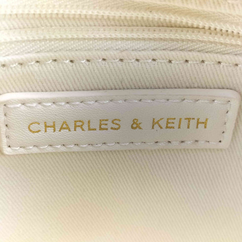 チャールズアンドキース CHARLES&KEITH 23AW ロック&キーチェーン ハンドル トラペーズ バッグ レディース