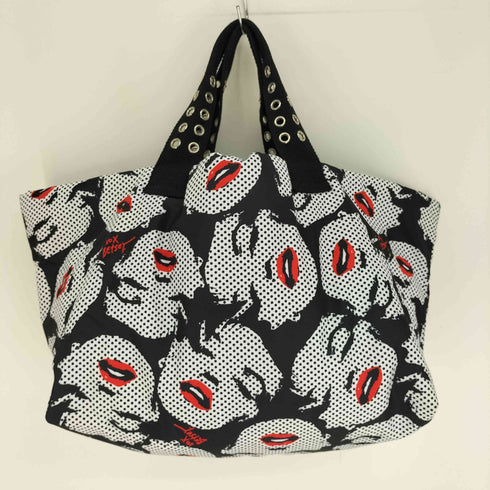 Betsey Johnson 総柄 顔 ガールプリント 裏地ヒョウ柄 唇 フリンジ チャーム付 トート バッグ レディース