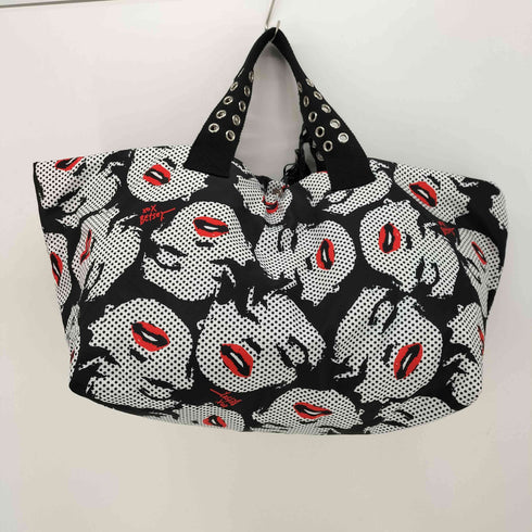 Betsey Johnson 総柄 顔 ガールプリント 裏地ヒョウ柄 唇 フリンジ チャーム付 トート バッグ レディース