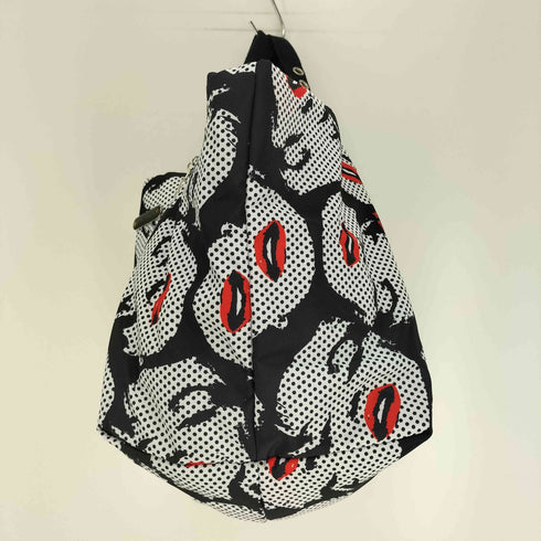 Betsey Johnson 総柄 顔 ガールプリント 裏地ヒョウ柄 唇 フリンジ チャーム付 トート バッグ レディース