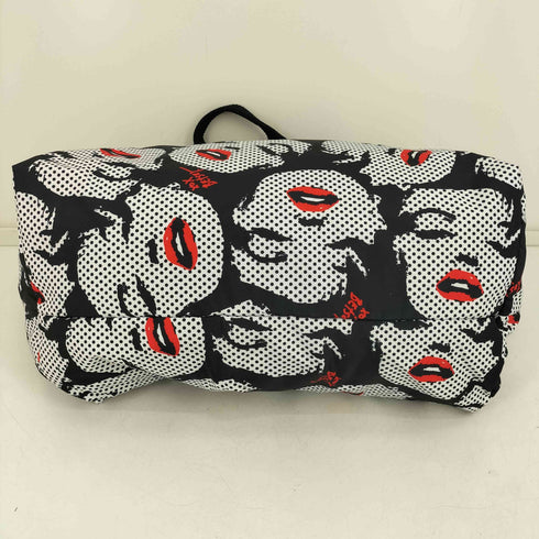 Betsey Johnson 総柄 顔 ガールプリント 裏地ヒョウ柄 唇 フリンジ チャーム付 トート バッグ レディース