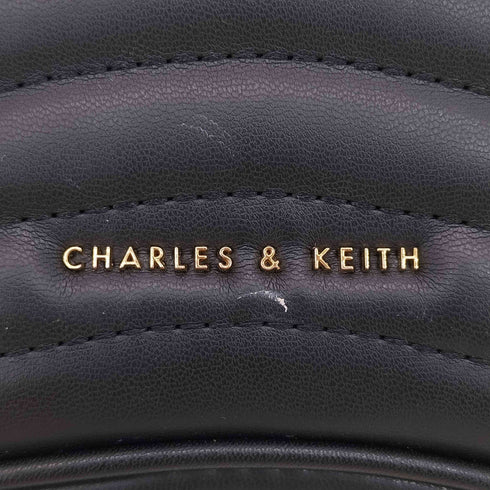 チャールズアンドキース CHARLES&KEITH Aubrielle オブリエル パネルクロスボディバッグ レディース