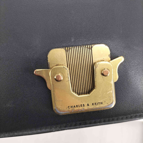 チャールズアンドキース CHARLES&KEITH メタリック アクセント ショルダーバック レディース