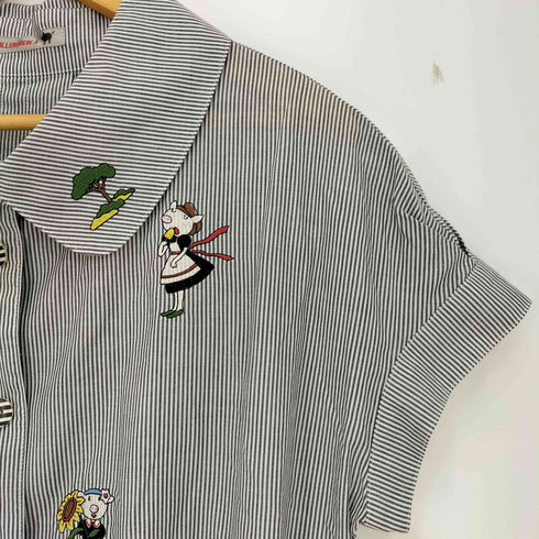 アルベロベロ OLLEBOREBLA オレボレブラ ブタさん 刺繍 テールカット 丸襟 ストライプ半袖シャツ レディース