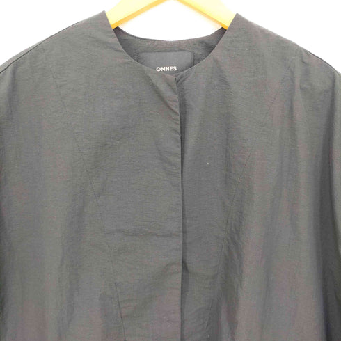 オムネス OMNES 撥水加工ナイロンノーカラー裾ドローコードブルゾン レディース FREE