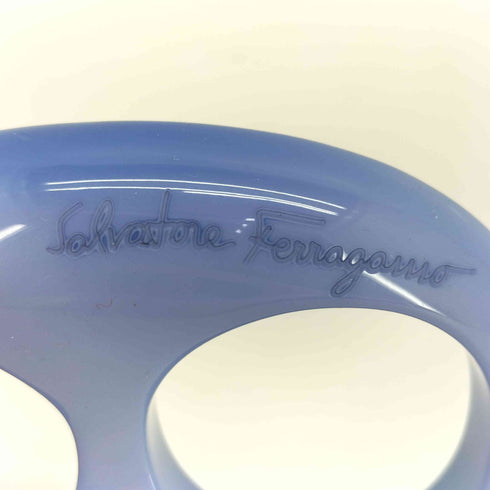サルヴァトーレフェラガモ Salvatore Ferragamo イタリア製 レジン ロゴ刻印 スカーフリング レディース