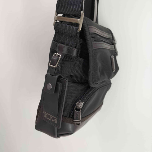 トゥミ TUMI KERBY CROSSBODY クロスボディ ショルダー バッグ メンズ