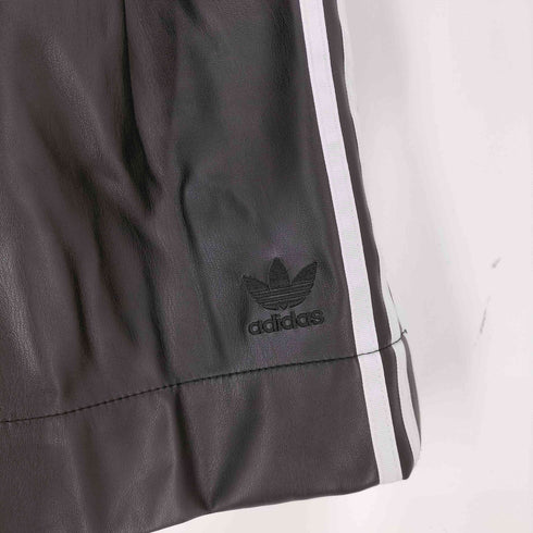 アディダスオリジナルス adidas Originals フェイクレザー アディカラー スリーストライプスショーツ メンズ JPN:S