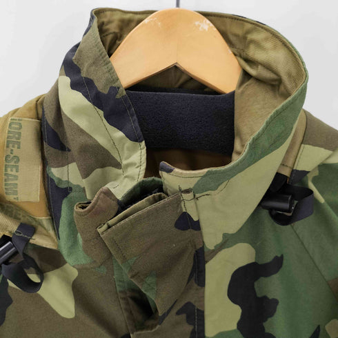ユーエスアーミー U.S. ARMY 90S COLD WEATHER CAMOFLAGE TENNESSEE APPAREL CORP製 ECWCS 1st Generation 後期型 GORE-SEAM ウッドランドカモ ナイロン マウンテンパーカー 1994年製 メンズ MEDIUM REGULAR