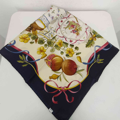 サルヴァトーレフェラガモ Salvatore Ferragamo 大判 フルーツ柄 シルクスカーフ レディース