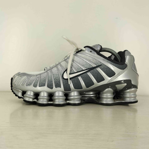 ナイキ NIKE SHOX TL PRINT METALLIC SILVER/SUMMIT WHITE-WOLF GREY メンズ JPN:26.5