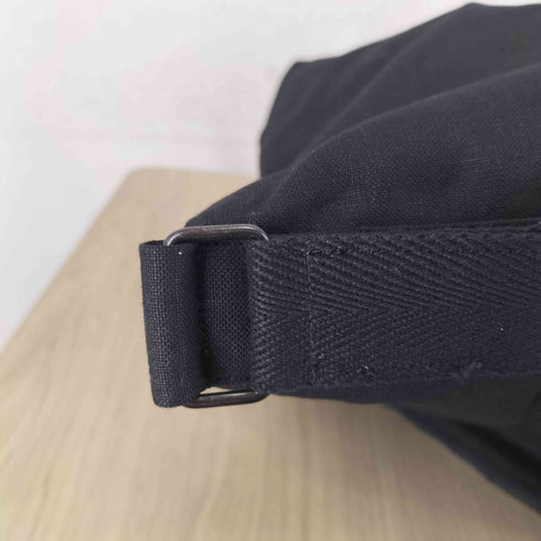ヨウジヤマモト Yohji Yamamoto シグネチャーロゴキャンバスメッセンジャーバッグ メンズ