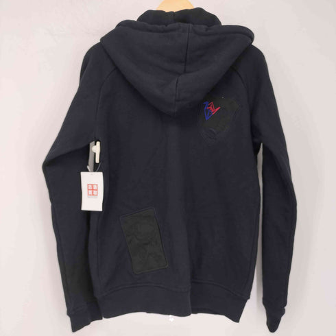 ウノピゥウノウグァーレトレリラックス 1PIU1UGUALE3 RELAX ワッペン刺繍ジップパーカー メンズ JPN:L