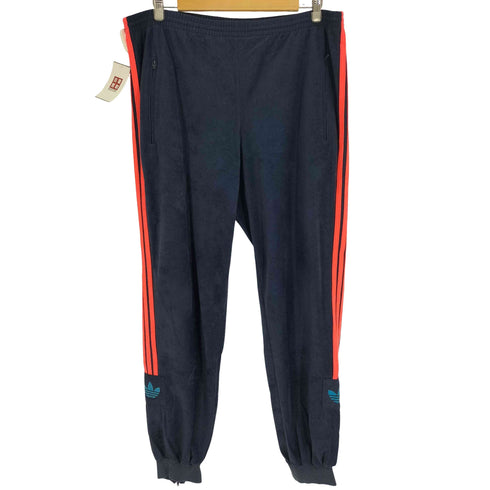 アディダスオリジナルス adidas Originals スリーストライプス トレフォイル ロゴ プリント 裾ジップ ベロア トラックパンツ ジャージ メンズ