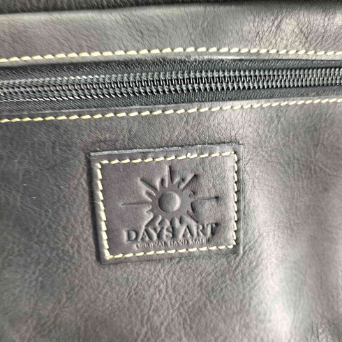 DAYS ART ロゴ刻印 レザー フック ボディバッグ メンズ