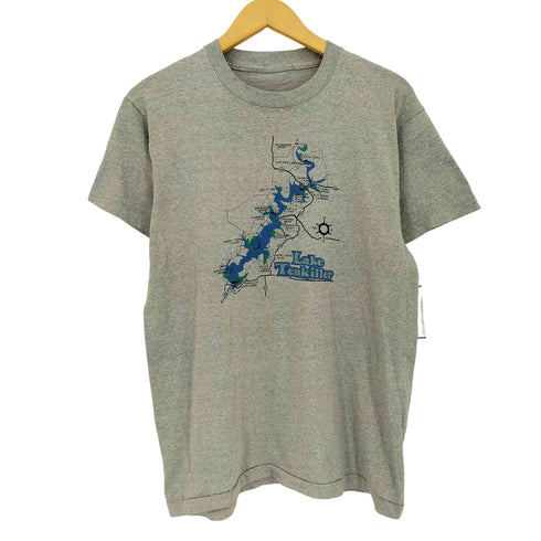 Lake Tenkiller 地図プリント 袖&裾 シングルステッチ メンズ