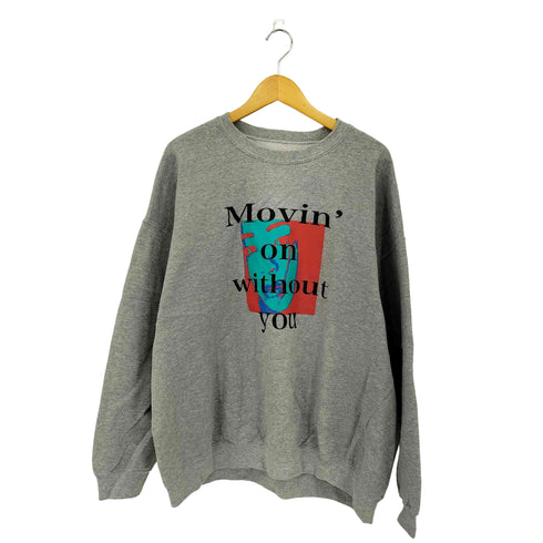 MOVIN ON WITHOUT YOU アーティストプリント クルーネックスウェット トレーナー メンズ