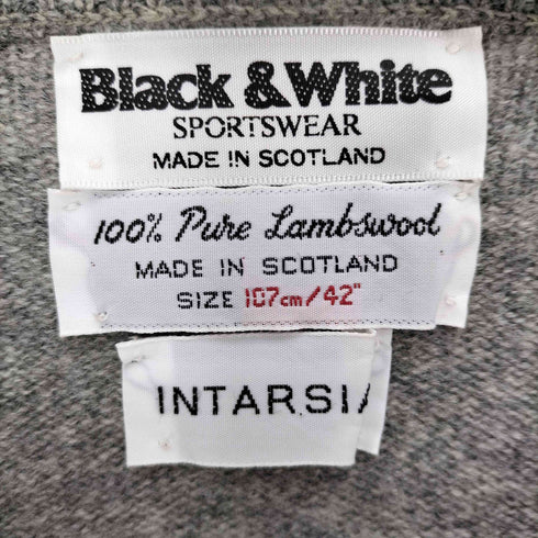 ブラックアンドホワイト BLACK&WHITE スコットランド製 INTARSIA インターシャ アーガイル柄 犬刺繍 Vネック ウール ゴルフ ニット メンズ 42