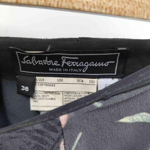サルヴァトーレフェラガモ Salvatore Ferragamo シルク100 花柄スカート レディース 38