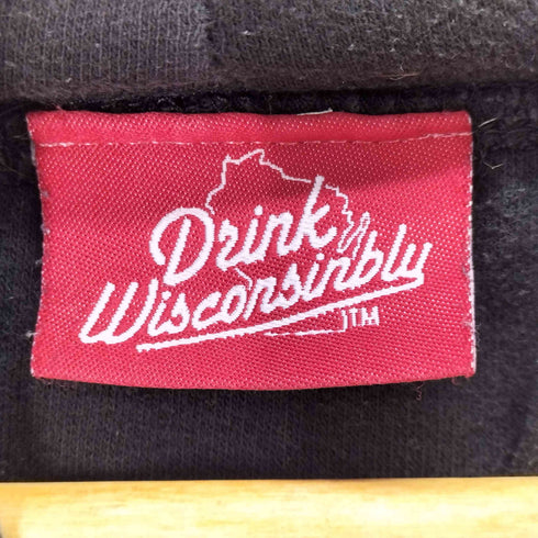 Drink Wisconsinbly プルオーバーパーカー メンズ