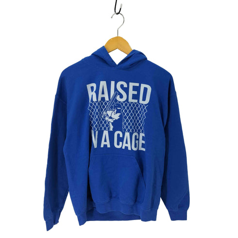 ギルダン GILDAN RAISED IN A CAGE ナンバリングプルオーバーパーカー メンズ JPN:M