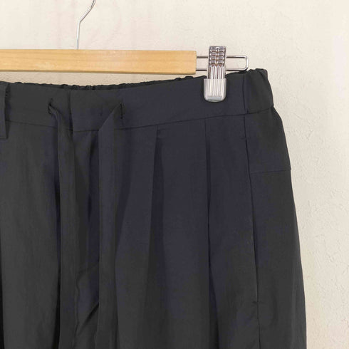 カズユキクマガイアタッチメント KAZUYUKI KUMAGAI ATTACHMENT スパンポリエステルストレッチツイル ベルト付ワイドテーパードパンツ メンズ JPN:3