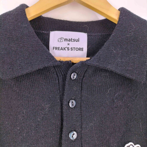 フリークスストア FREAKS STORE matsui 別注 「しらない」 ワンポイント刺繍 ポロカラーニット メンズ JPN:L