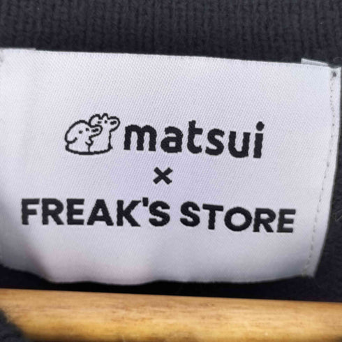 フリークスストア FREAKS STORE matsui 別注 「しらない」 ワンポイント刺繍 ポロカラーニット メンズ JPN:L