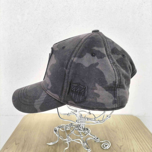 バーニーズニューヨーク BARNEYS NEWYORK カモ柄ナンバリングデザインキャップ メンズ