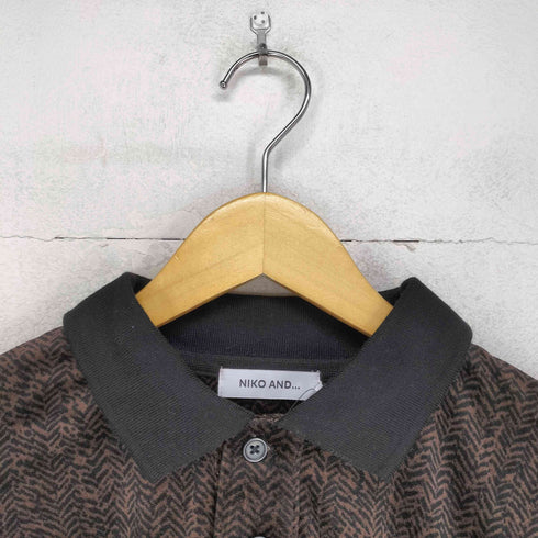 ニコアンド niko and... プリントベロアポロシャツ メンズ L