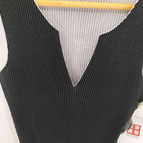 イッセイミヤケ ISSEY MIYAKE 00SS 銀タグ ラインデザイン Vネック タイト プリーツ ノースリーブカットソー レディース