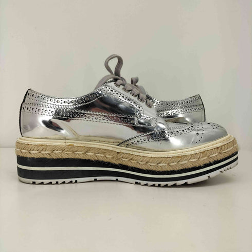 プラダ PRADA シルバー メタリック ウイングチップ シューズ レディース 35 1/2